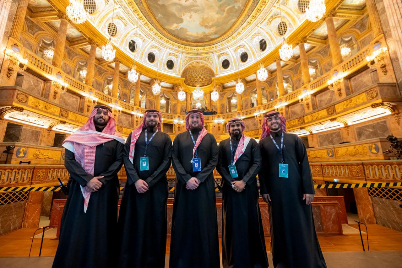 Proline moment at Versailles palace